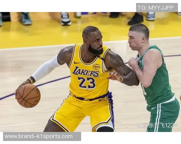 NBA球迷热议篮球明星表现与影响力的多维度评价分析 NBA球迷热议篮球明星表现与影响力的多维度评价分析